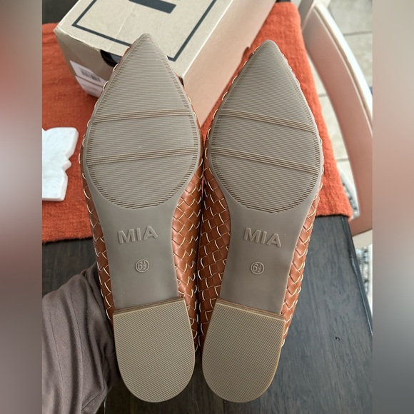 MIA Johona Mule in Tan Woven 6.5 - Picture 6 of 7